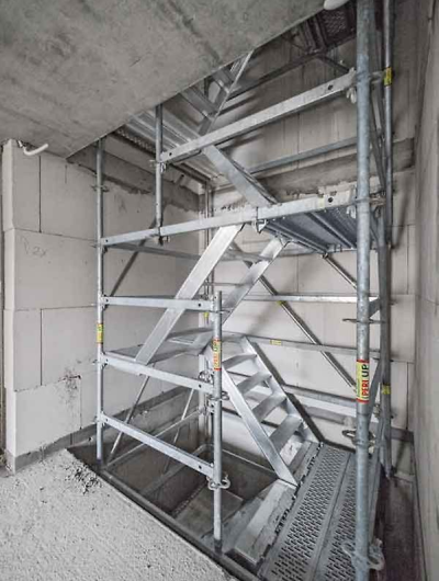 scala di accesso peri